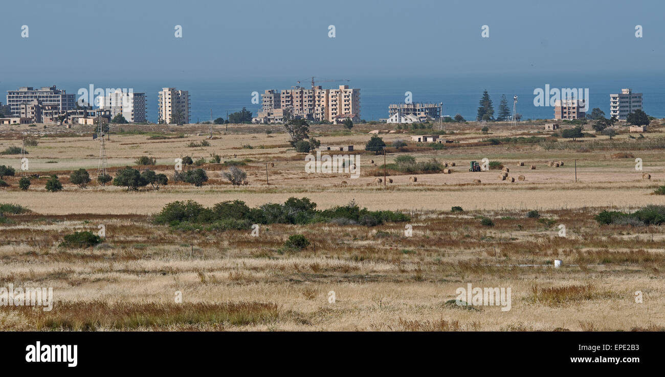 No Mans land entre Dhernia y Famagusta Foto de stock