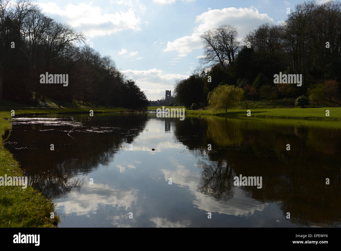 Fountains Abbey y Studley Royal Water Gardens, North Yorkshire Foto de stock