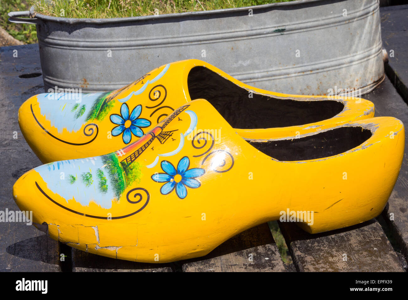 Zapatos holandeses tradicionales fotografías e imágenes de alta resolución  - Alamy