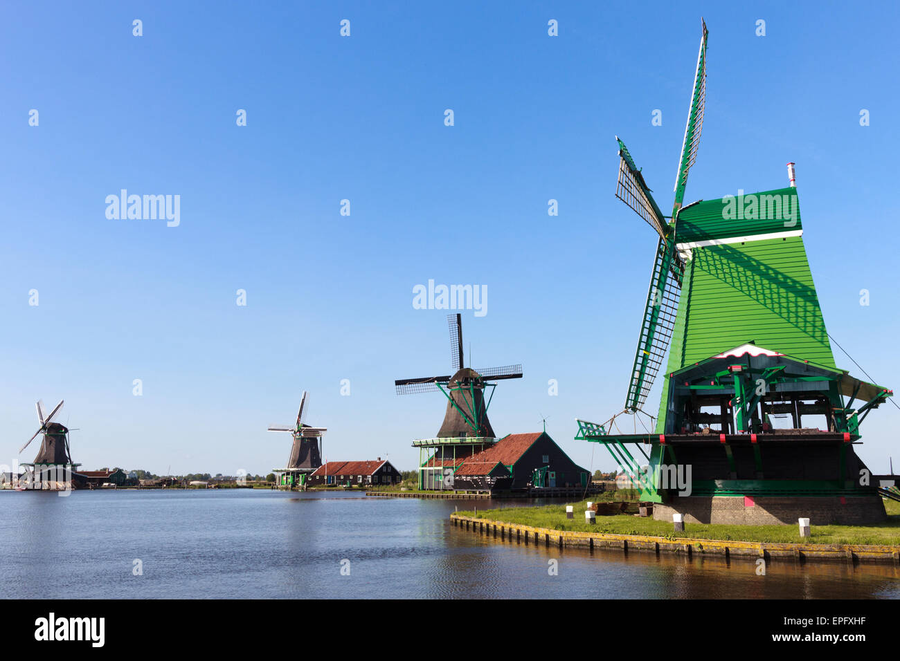 Molinos de viento holandeses Foto de stock