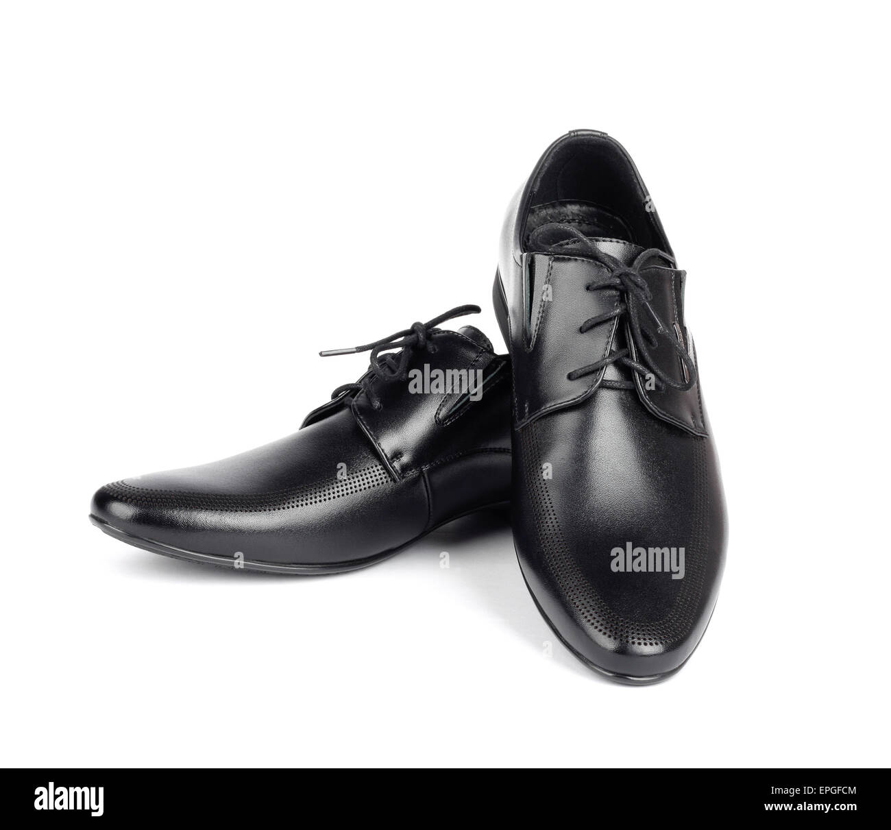 alias cuello Odio Los zapatos negros elegantes para hombre sobre el fondo blanco aislado  Fotografía de stock - Alamy