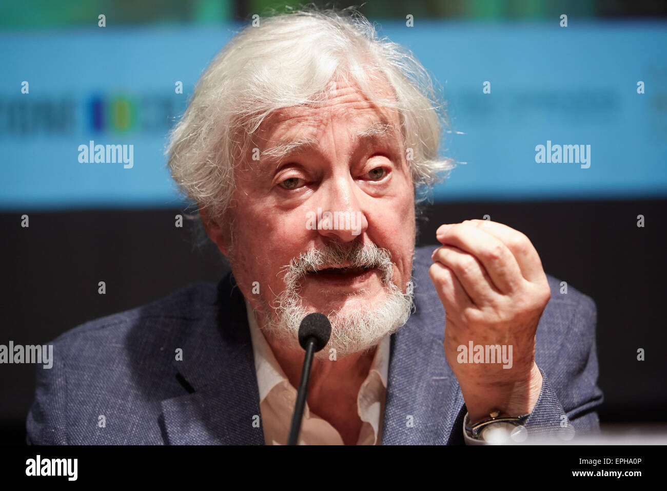 El antropólogo Marc Augé en el Salone del Libro, la feria internacional del libro, el 17 de mayo de 2015 en Turín. Foto de stock