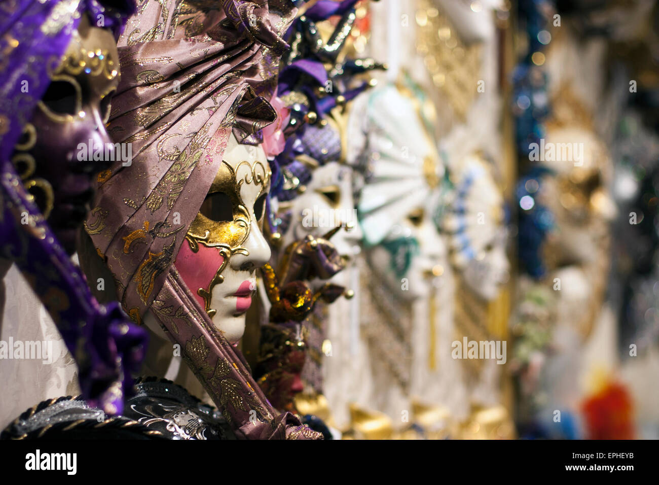 Máscaras de carnaval veneciano en venta, Venecia, Italia, Europa Fotografía  de stock - Alamy