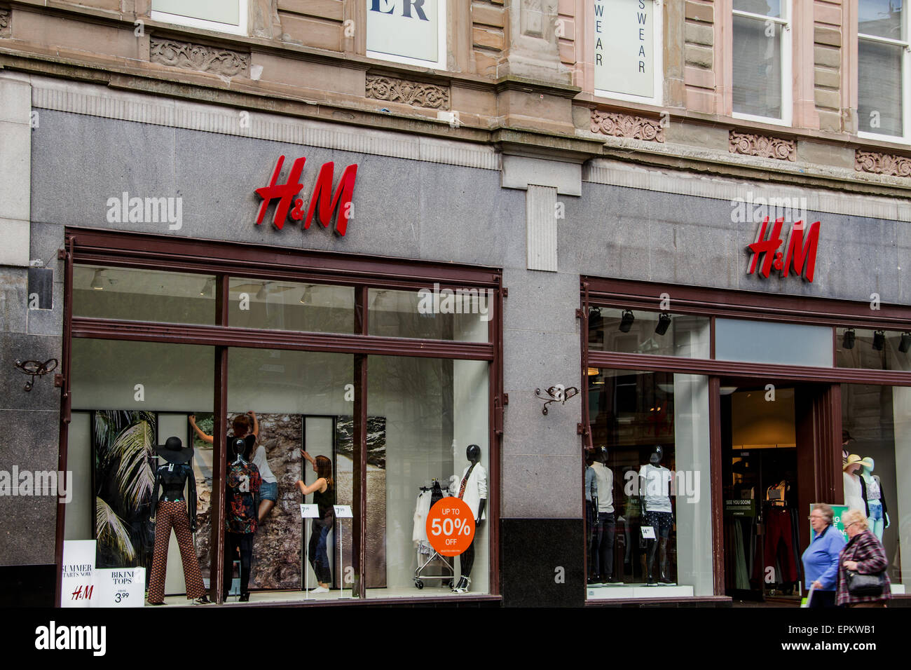 Street advertisement h&m fotografías e imágenes de alta resolución - Alamy