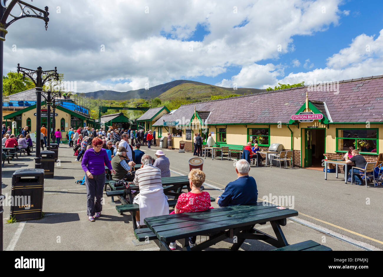 La estación del Snowdon Mountain Railway en Llanberis, Snowdonia, Gwynedd, Gales, Reino Unido Foto de stock