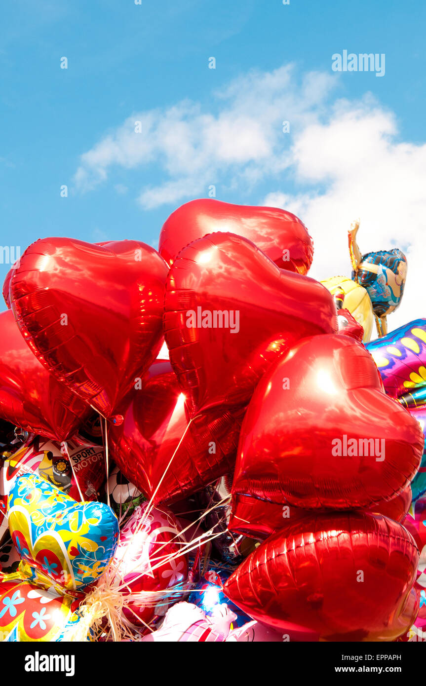 Globo corazón cielo fotografías e imágenes de alta resolución - Alamy