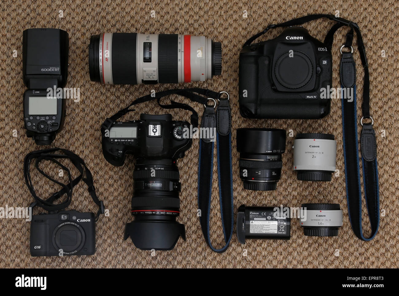 Equipo fotográfico profesional de Canon incluyendo cuerpos de cámara y una  selección de lentes y accesorios Fotografía de stock - Alamy