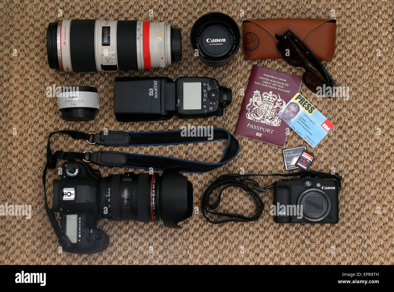 Equipo fotográfico profesional de Canon incluyendo cuerpos de cámara y una  selección de lentes y accesorios Fotografía de stock - Alamy