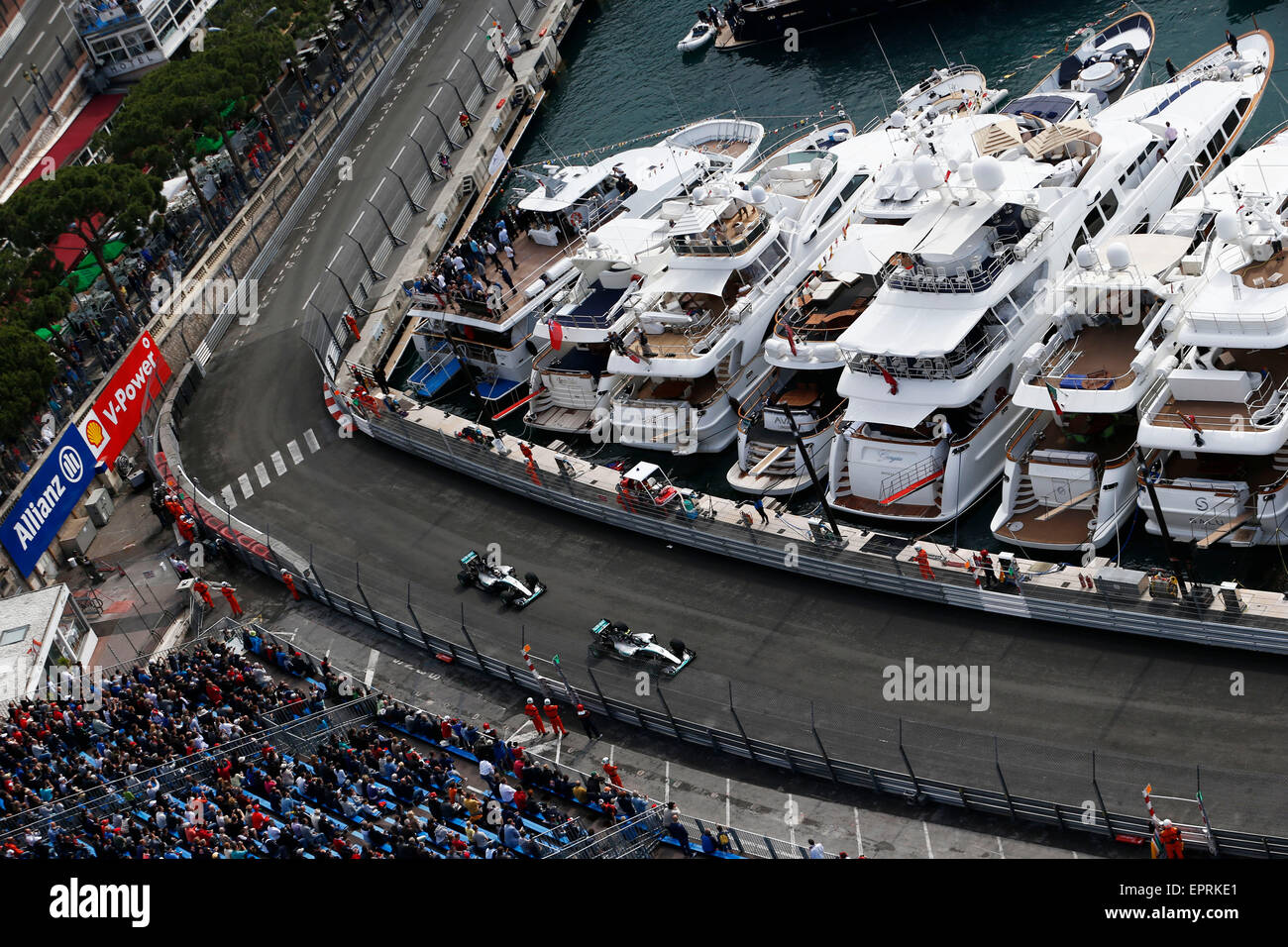 Automovilismo: Campeonato del Mundo de Fórmula Uno FIA 2015, el Grand Prix de Mónaco, #6 Nico Rosberg (GER, Mercedes AMG Petronas Formula One Team), #44 Lewis Hamilton (GBR, Mercedes AMG Petronas Formula One Team), el puerto de Monte Carlo, Hafen, Puerto, Schiffe, barcos, yates, Yachten, Stadt, Ciudad Reise, Reisen, Reisefeature Foto de stock