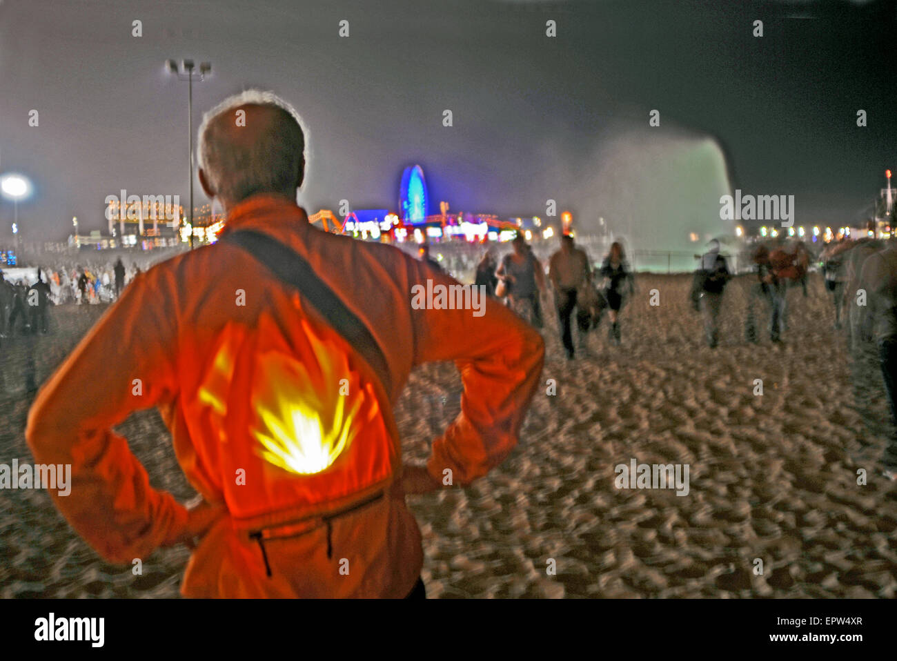 La playa de Santa Mónica, California. Festival de Arte de resplandor, modelados a partir de Nuit Blanche, una noche festival de arte en París y Eindhoven Foto de stock