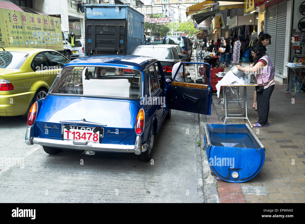 Dh Street Sham Shui Po HONG KONG Hong kong street food cafe coche usado para los clientes Foto de stock