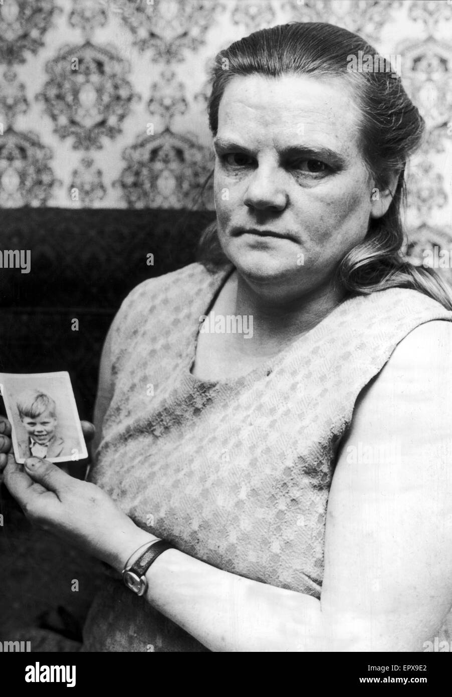 La Sra Winifred Johnson De 42 Anos Madre De Desaparecidos Boy Keith Bennett 21 De Enero De 1978 Los Moros Asesinatos Fueron Llevados A Cabo Por Ian Brady Y Myra Hindley Entre