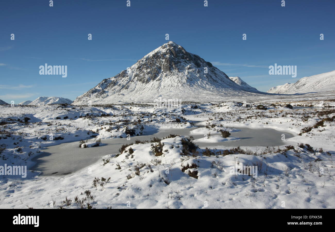 Buachaille Etive Mor en invierno. Foto de stock