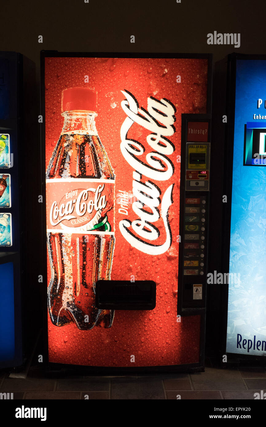 Coke machines fotografías imágenes de alta resolución - Alamy