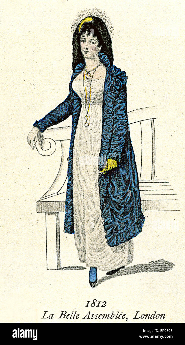 Señoras vintage de moda Le Belle Assemblée, Londres 1812,Imperio blanco vestido y Blue Coat. Foto de stock