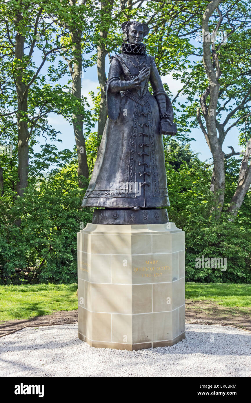 Estatua de María, Reina de los Escoceses en el Palacio Linlithgow - Lugar de nacimiento de María, Reina de los Escoceses en Linlithgow - West Lothian Escocia Foto de stock