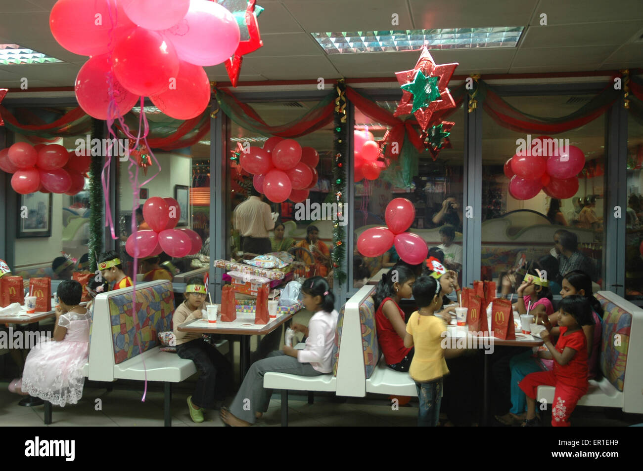 Colombo, Sri Lanka: la fiesta de Navidad para los niños en Mcdonald's'  Fotografía de stock - Alamy