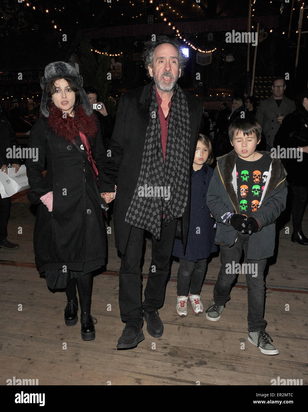 Celebridades para disfrutar de una tarde en la Winter Wonderland en Hyde Park Featuring: Helena Bonham Carter, Tim Burton, Nell Burton, Billy Raymond Burton donde: Londres, Reino Unido cuando: 20 Nov 2014 Credit: Alexander/WENN.com Foto de stock