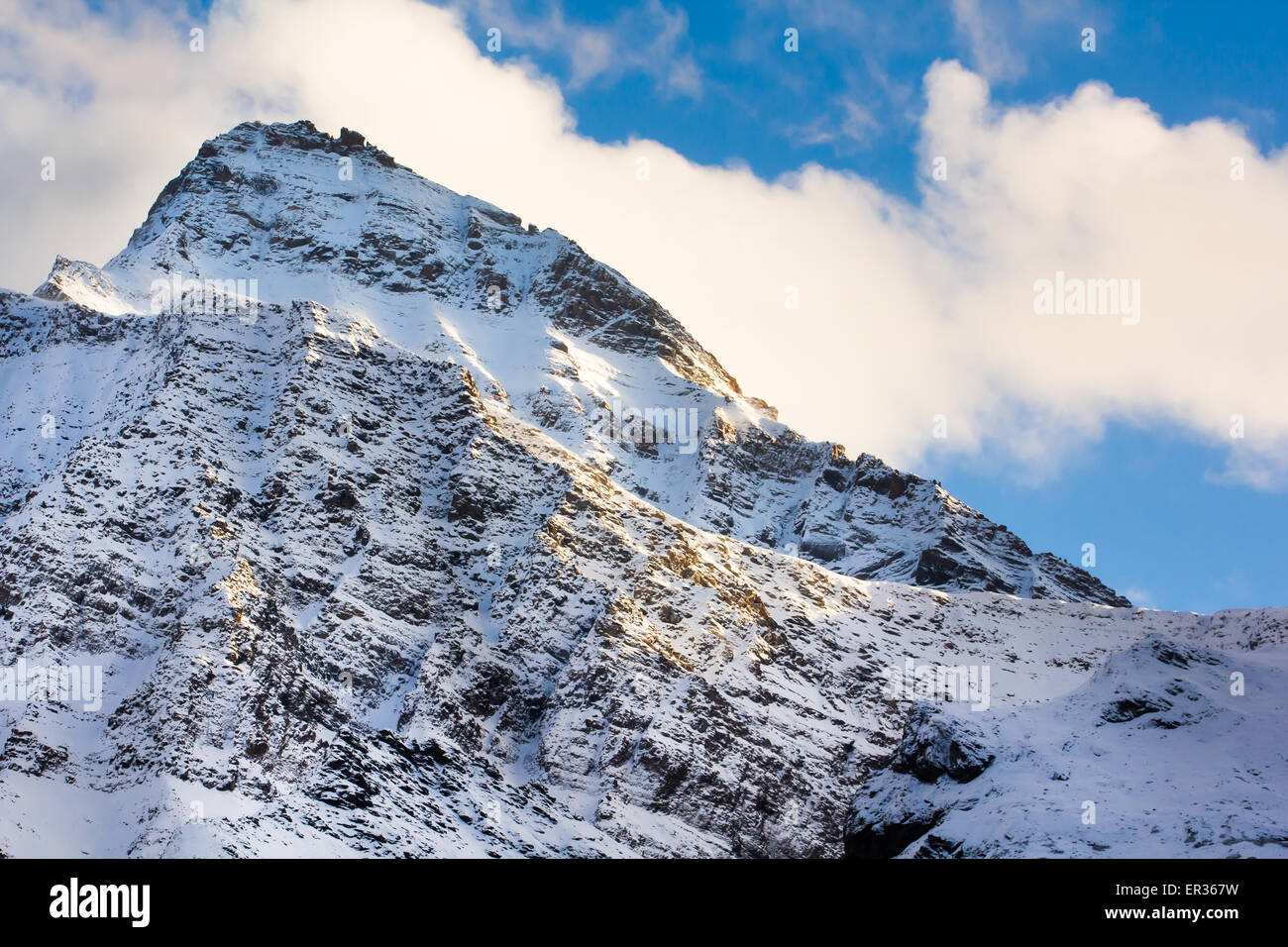 Naturaleza paisaje de nieve de montaña alrededor de la forma de Huanglong Foto de stock