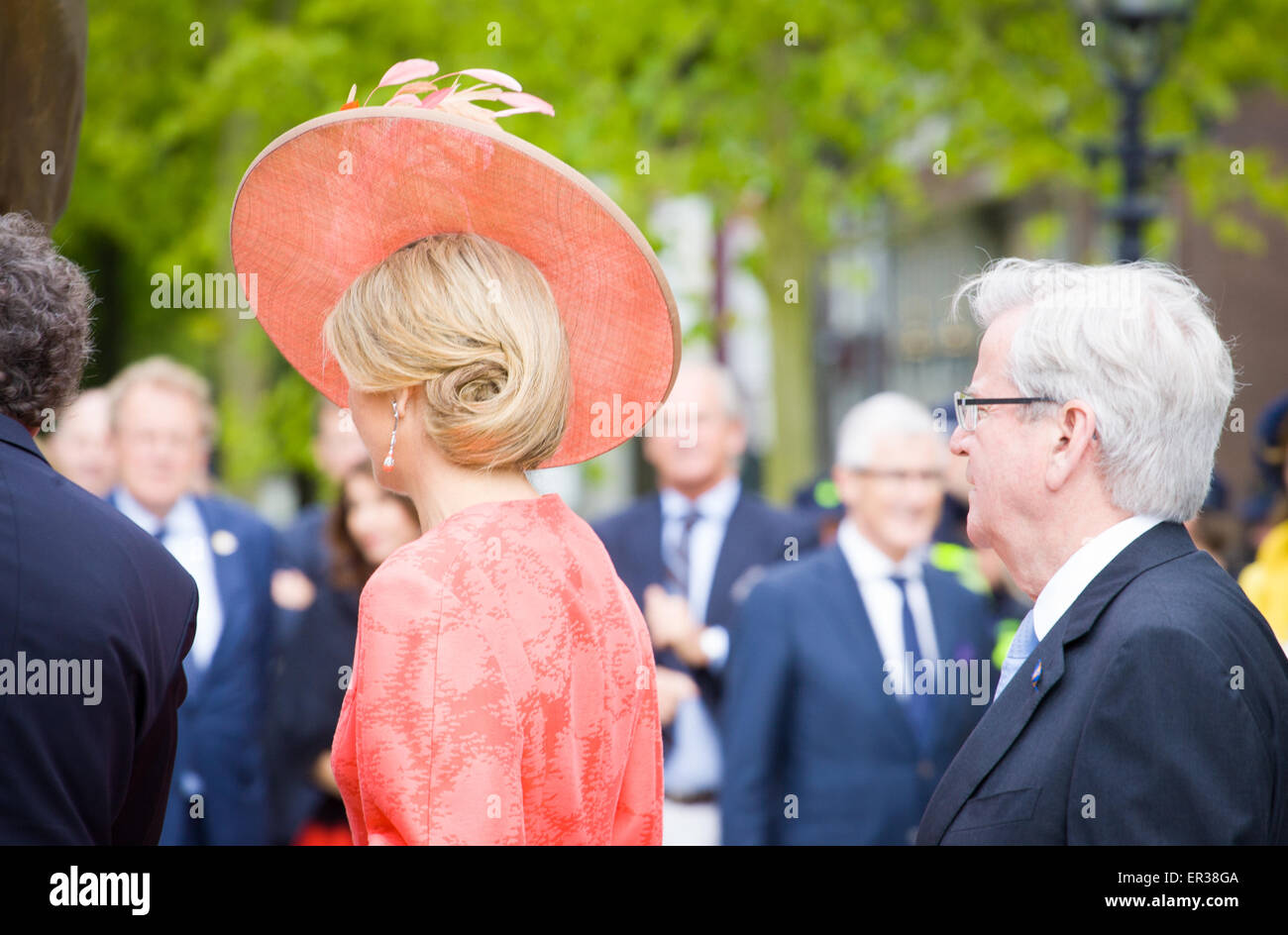 DEN HAAG - Koningin maxima de beelden opent woensdag tentoonstelling Vormidable op het Lange Voorhout samen met haar collega Kon Foto de stock