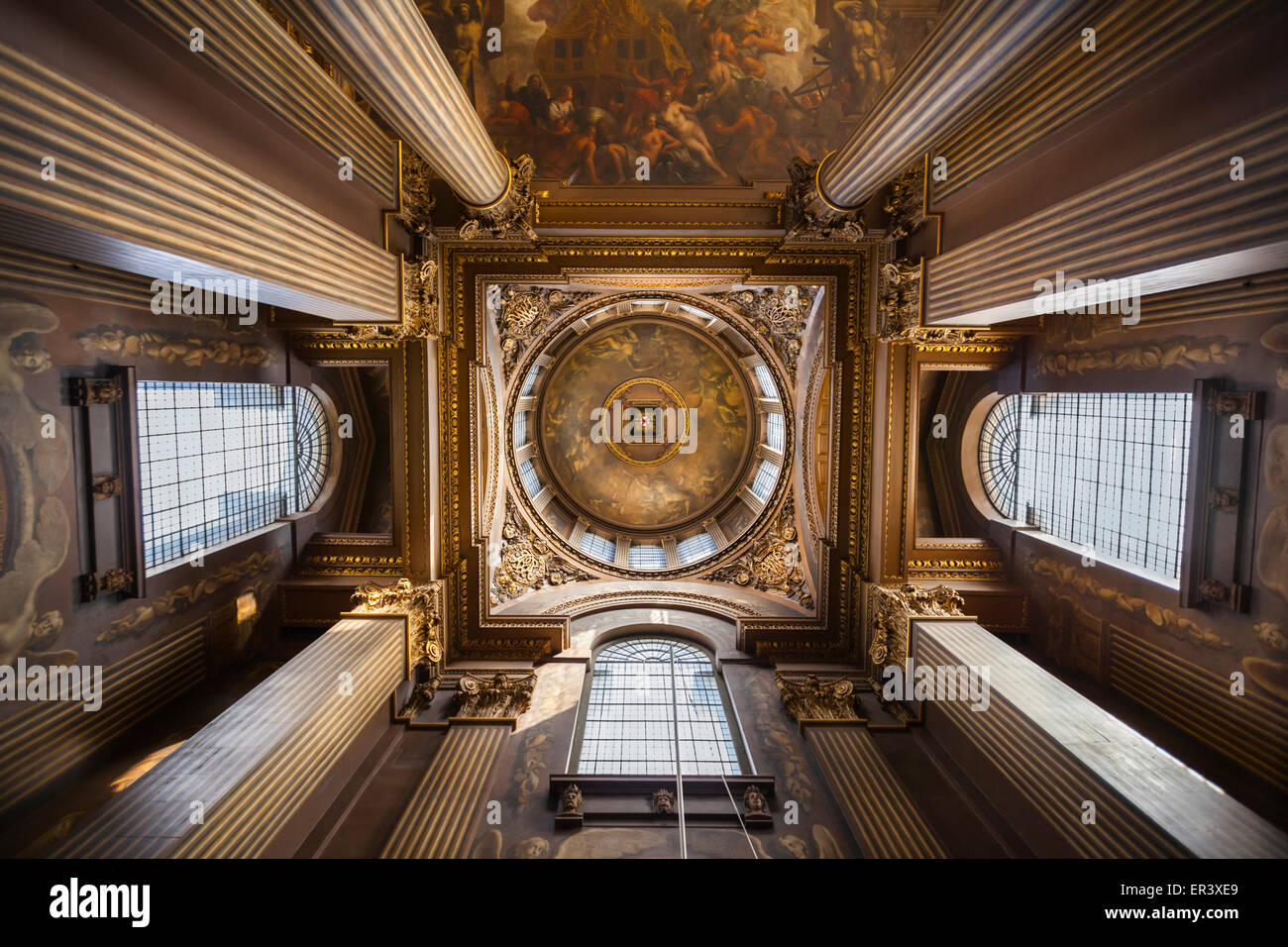 El vestíbulo pintado el techo, el Old Royal Naval College, Royal Borough of Greenwich, Londres Foto de stock