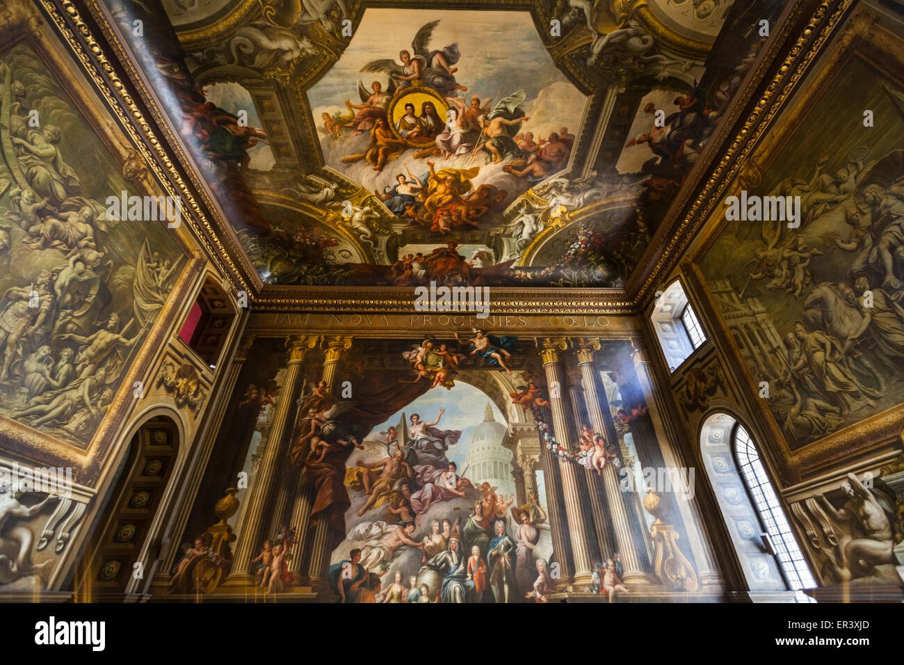 El vestíbulo pintado el techo, el Old Royal Naval College, Royal Borough of Greenwich, Londres Foto de stock