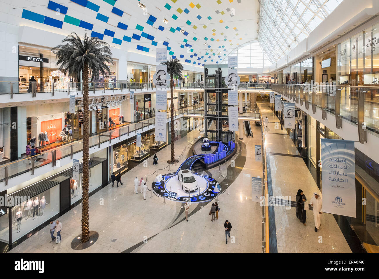 Interior de City Centre Mall en Manama, Reino de Bahréin Foto de stock