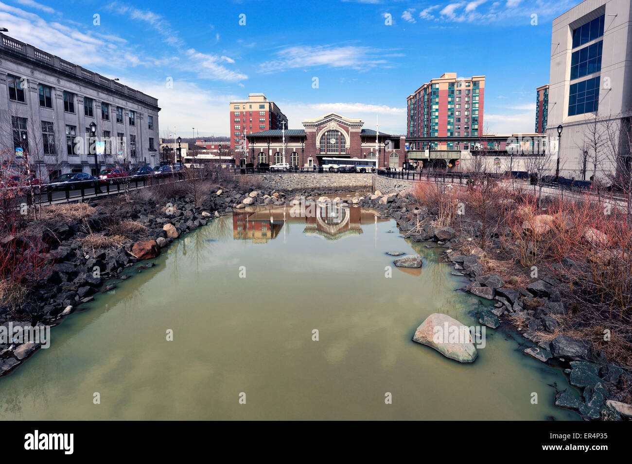Daylighted Saw Mill River Yonkers New York Fotografía de stock Alamy