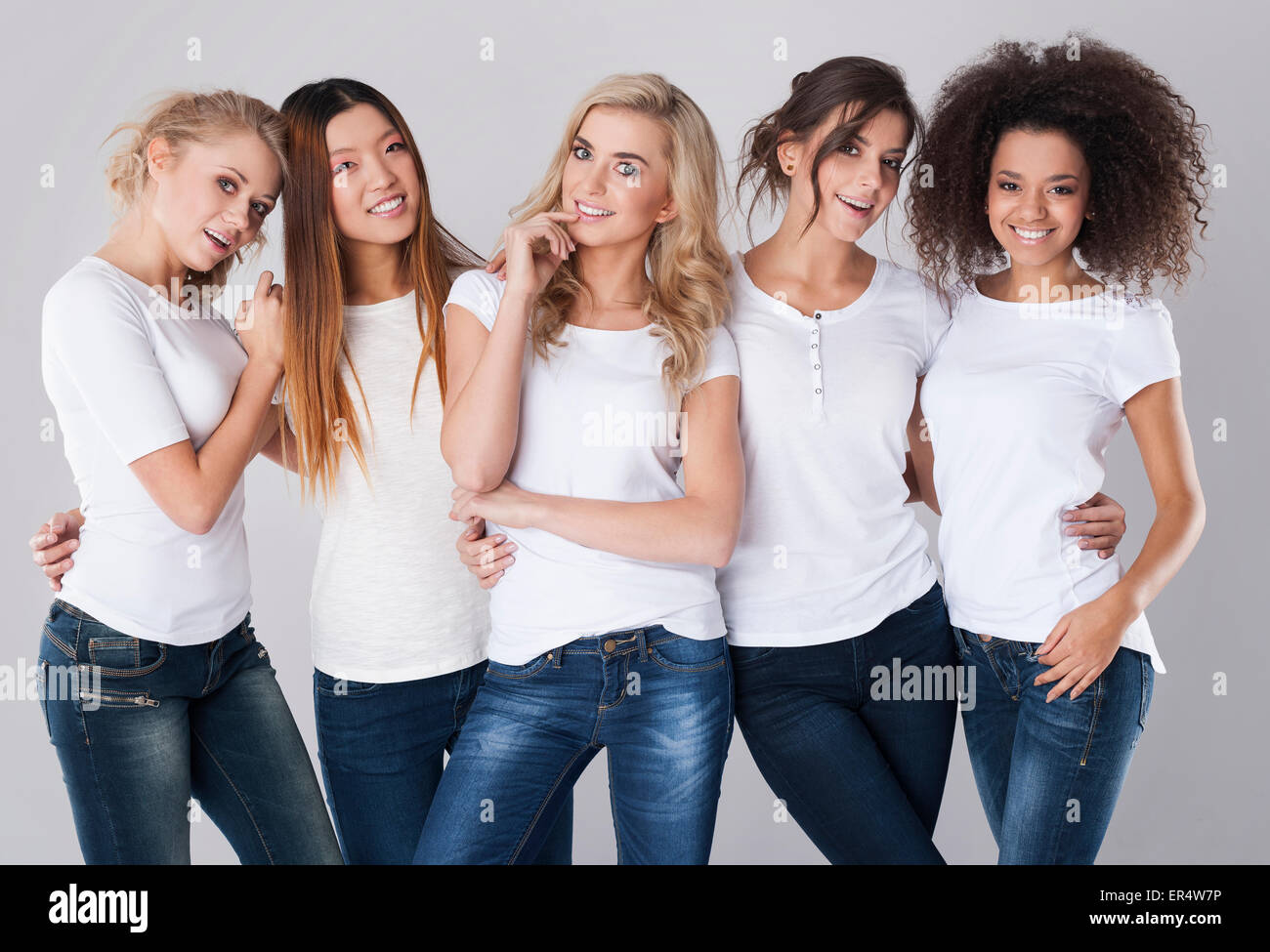 Grupo de mujeres hermosas naturales debica fotografías e imágenes de alta  resolución - Alamy