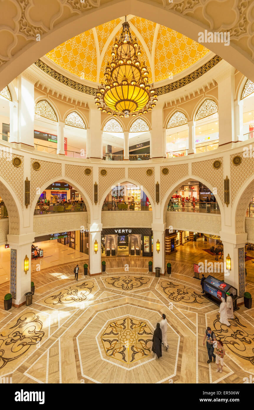Dubai Mall interior, la ciudad de Dubai, Emiratos Árabes Unidos, EAU, Oriente Medio Foto de stock
