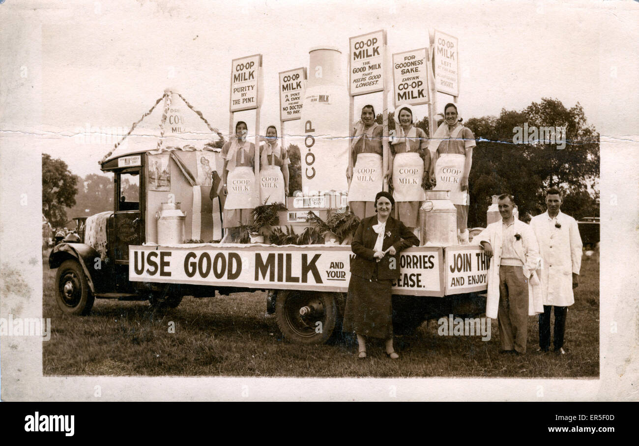 Sociedad cooperativa industrial leche publicidad camión, Darlington, Condado de Durham, Inglaterra. 1920s Foto de stock