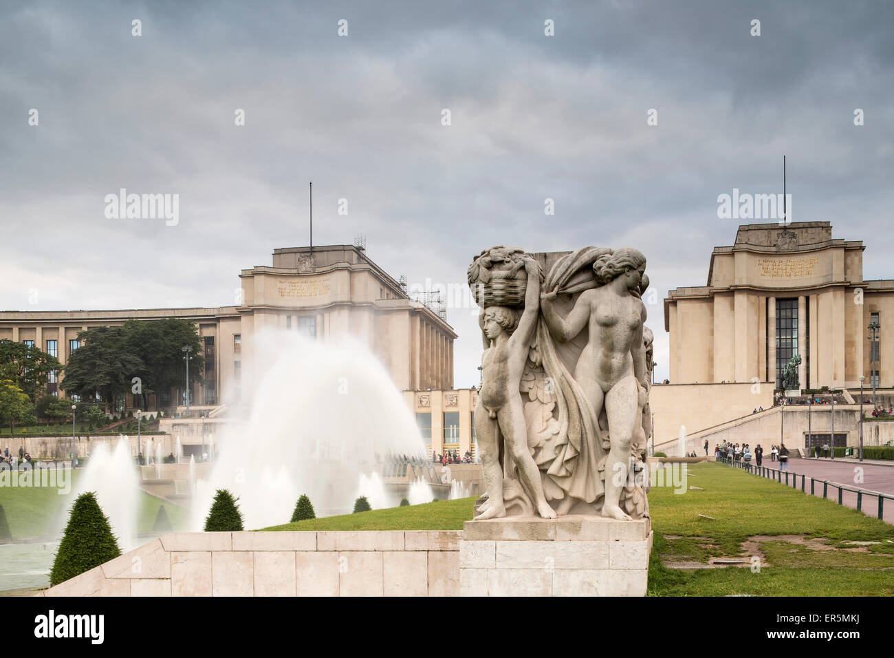 Jardins du Trocadero, París, Francia, Europa, sitios del Patrimonio Mundial de la UNESCO banco de Sena entre el Pont de Sully und Pont d'Iena Foto de stock