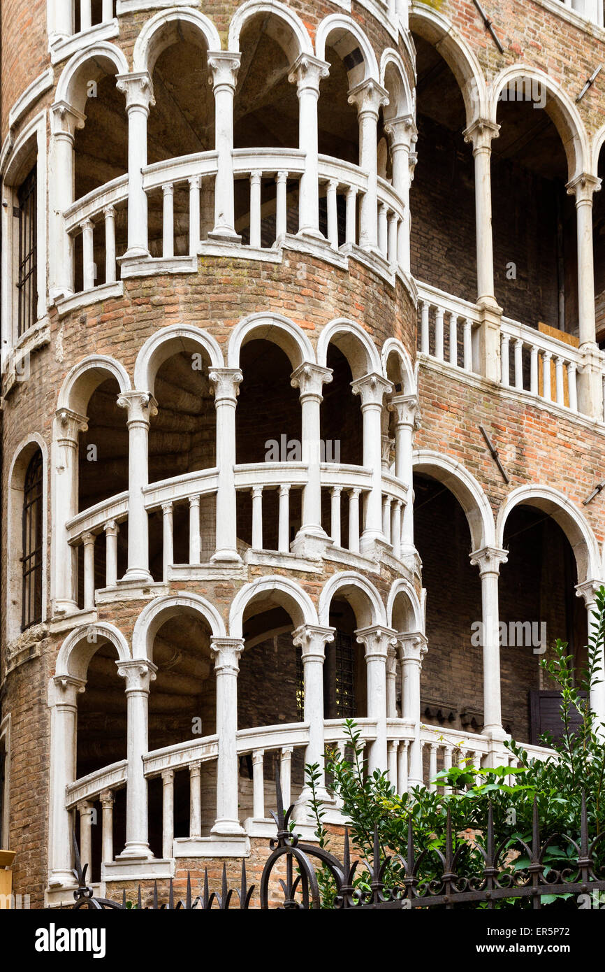 Escalera de caracol, Palacio Contarini, Venice, Venecia, Italia, Europa Foto de stock