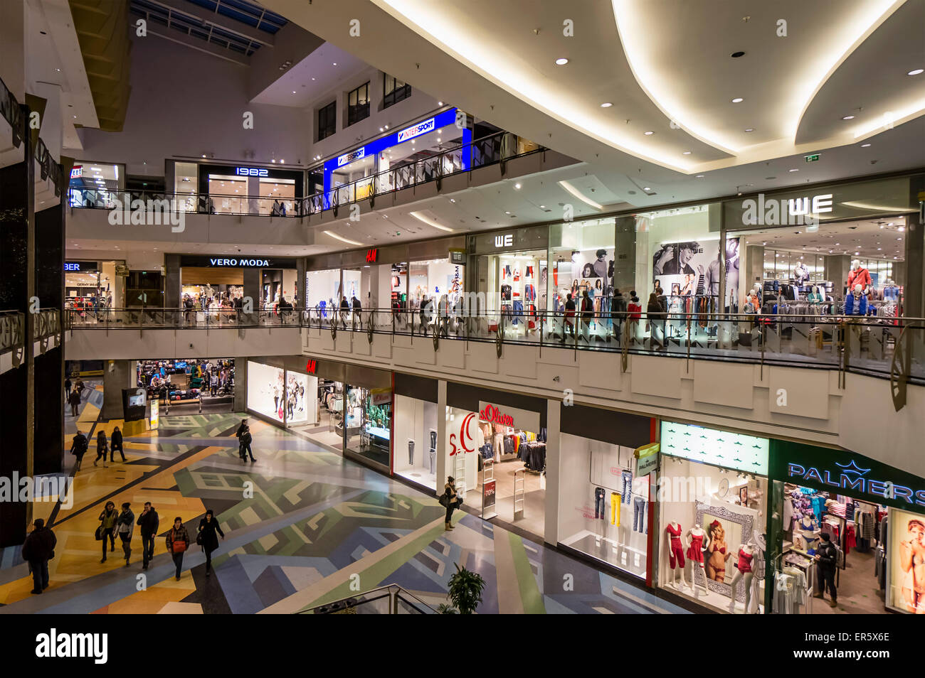 Alexa Shopping Center, del Interior, de Berlín, Alemania Fotografía de  stock - Alamy