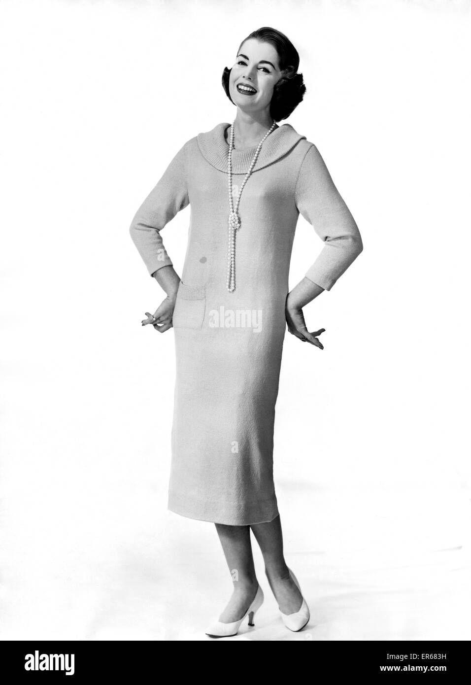 Ropa Moda Modelo Goddard. De diciembre de 1957 P021513 Fotografía de stock - Alamy