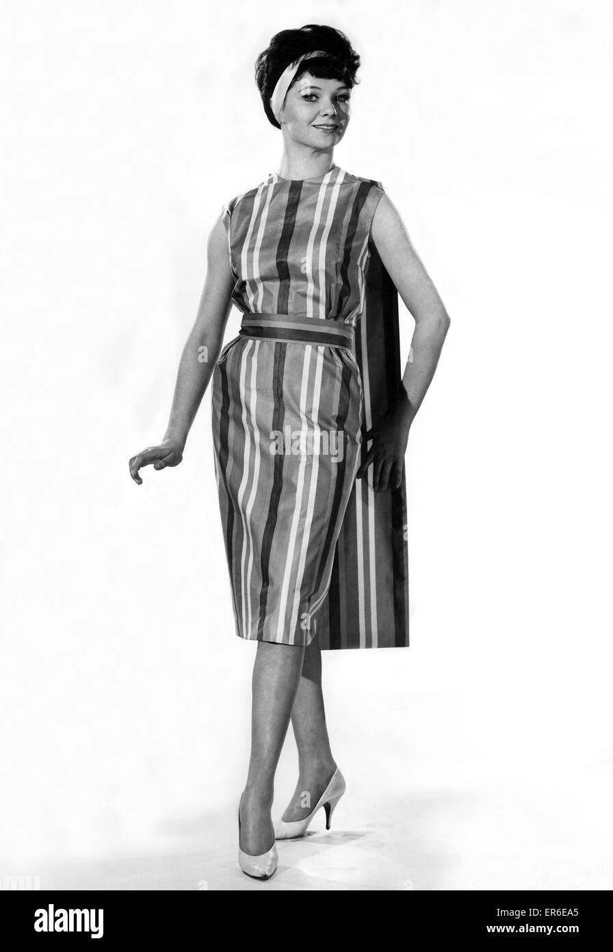 Diana de Moda: Meriel Weston. De junio de 1961 P006352 Foto de stock