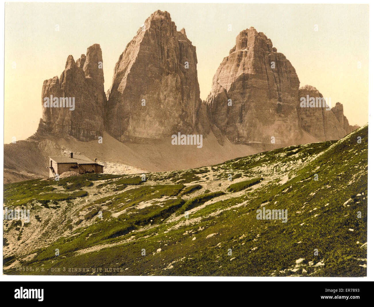 Landro, las Tres Torres (es decir, Drei Zinnen) y hut, Tirol, Austria-Hungría. Fecha entre ca. 1890 y ca. 1900. Foto de stock