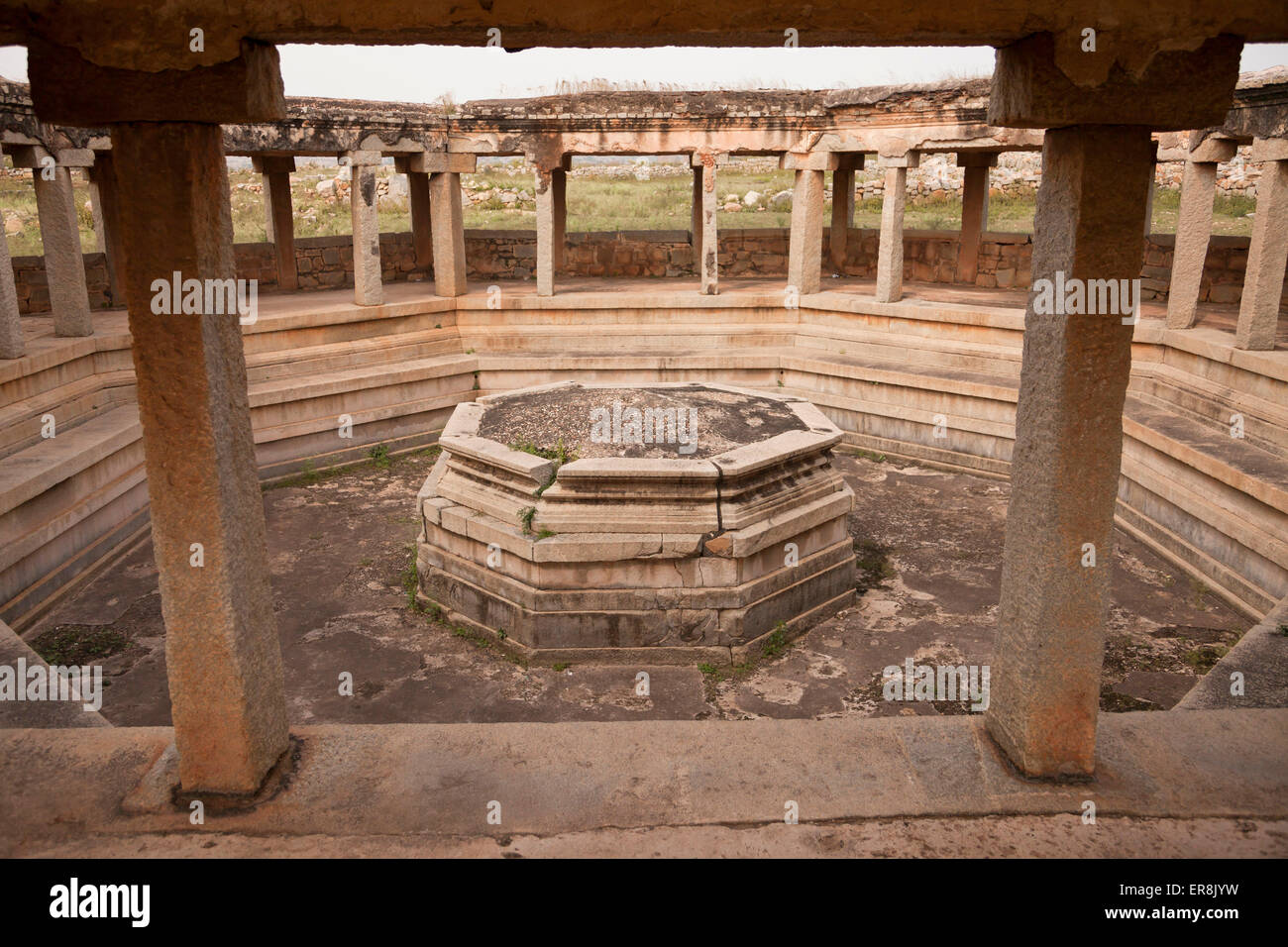 Baño octogonal en Hampi, Karnataka, India, Asia Foto de stock