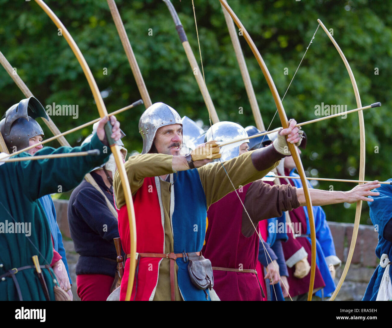 Hoghton, Lancashire, Reino Unido. 30th de mayo de 2015. Arqueros de arco largo ingleses en la