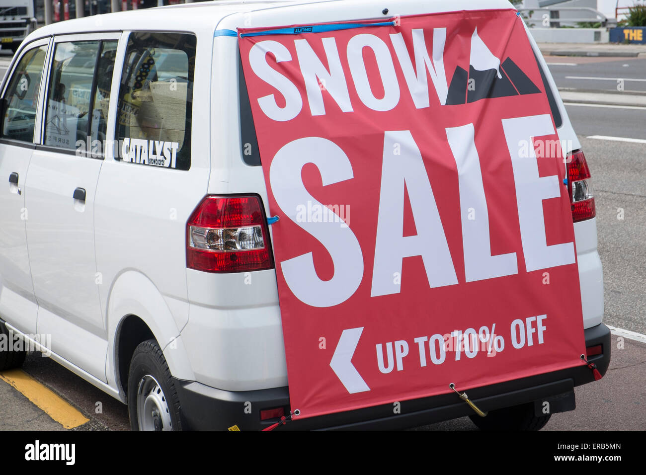 Anuncio para una ropa de esquí Snow venta en brookvale,Sydney,Australia Foto de stock