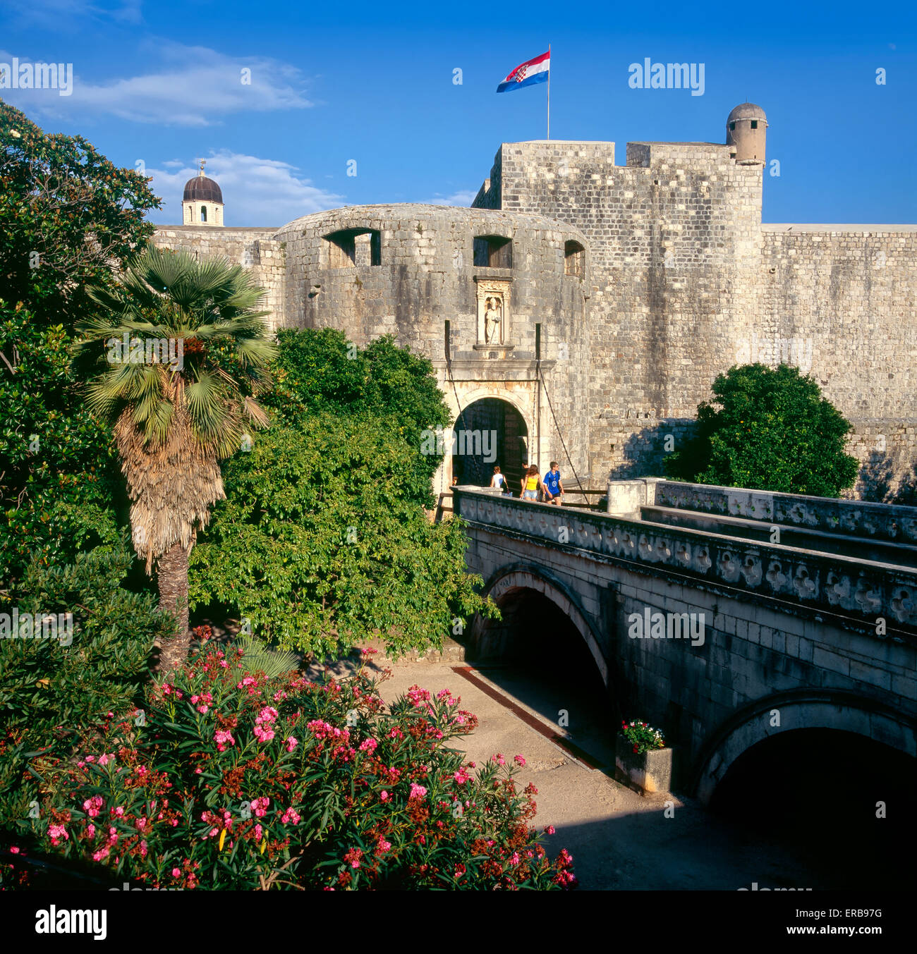 Dubrovnik, la Puerta Pile y paredes de piedra Foto de stock