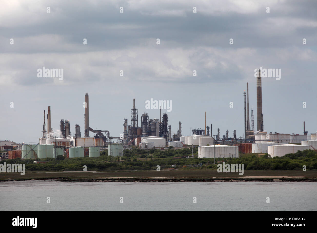 Refinería de Fawley en Southampton la refinería más grande en el REINO UNIDO Foto de stock