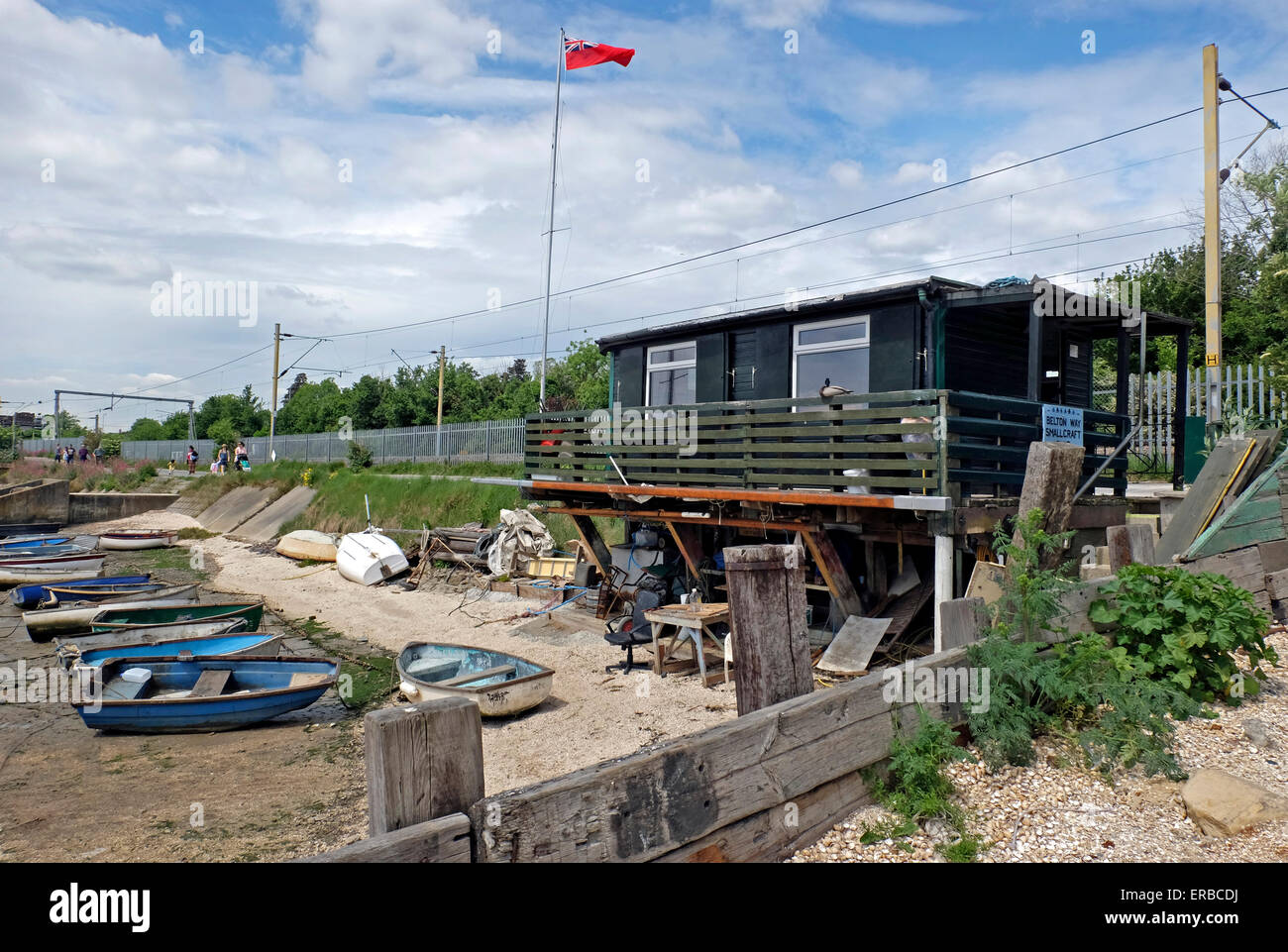 Cabaña en la playa en Leigh sobre mar estuario Essex UK.La línea de