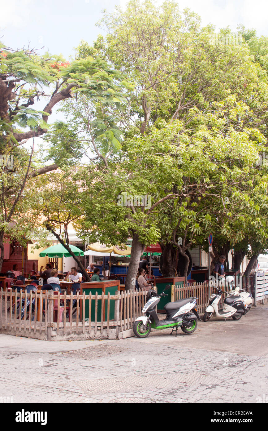 Famosa hamburgueseria, Le Select, a lo largo de la Rue de la Francia en Gustavia, Saint Barts. Foto de stock