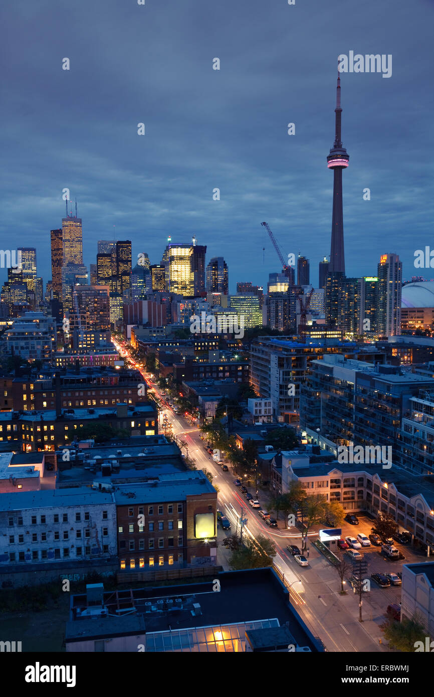 El centro de Toronto skyline en la noche Foto de stock