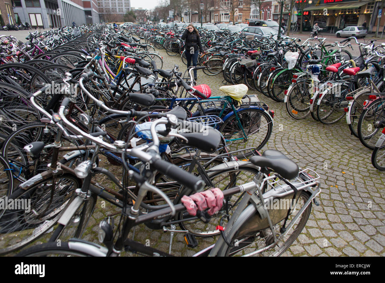 Bicicleta estacionada en Maastricht, Holanda Foto de stock