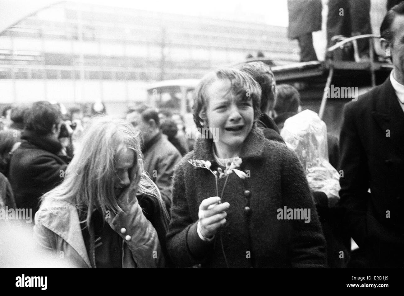 Boda Civil de Paul McCartney y Linda Eastman, la Oficina de Registro Marylebone, Londres, 12 de marzo de 1969. Foto de stock