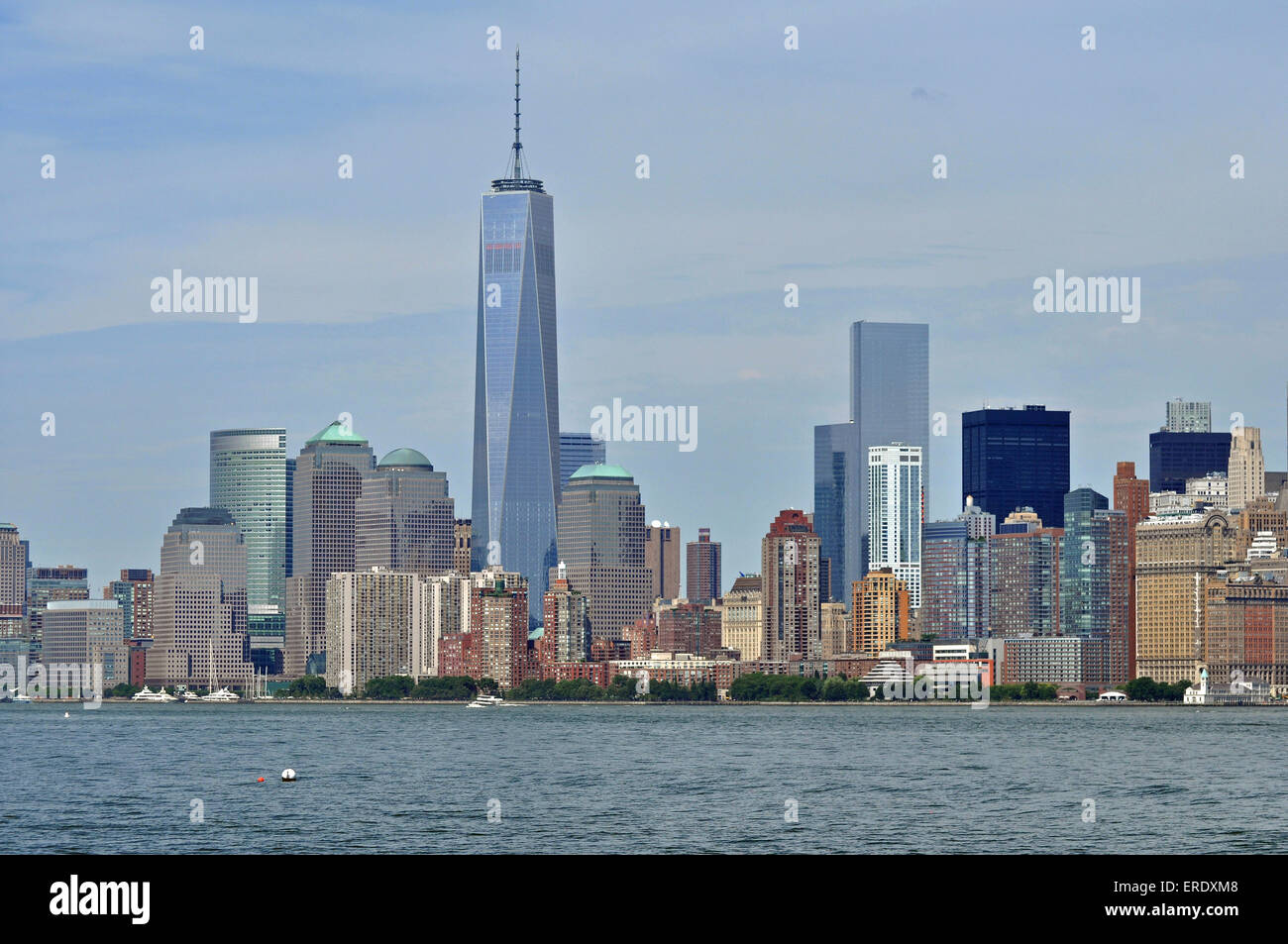 El sur de Manhattan con el recién concluido Torre de la libertad, Manhattan, Ciudad de Nueva York, Nueva York, EE.UU. Foto de stock