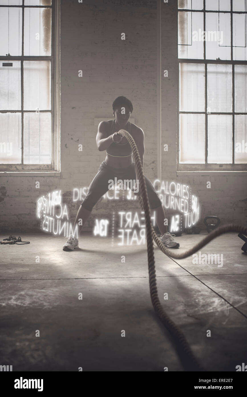 Palabras virtuales circling atleta negro con cuerdas de trabajo Foto de stock