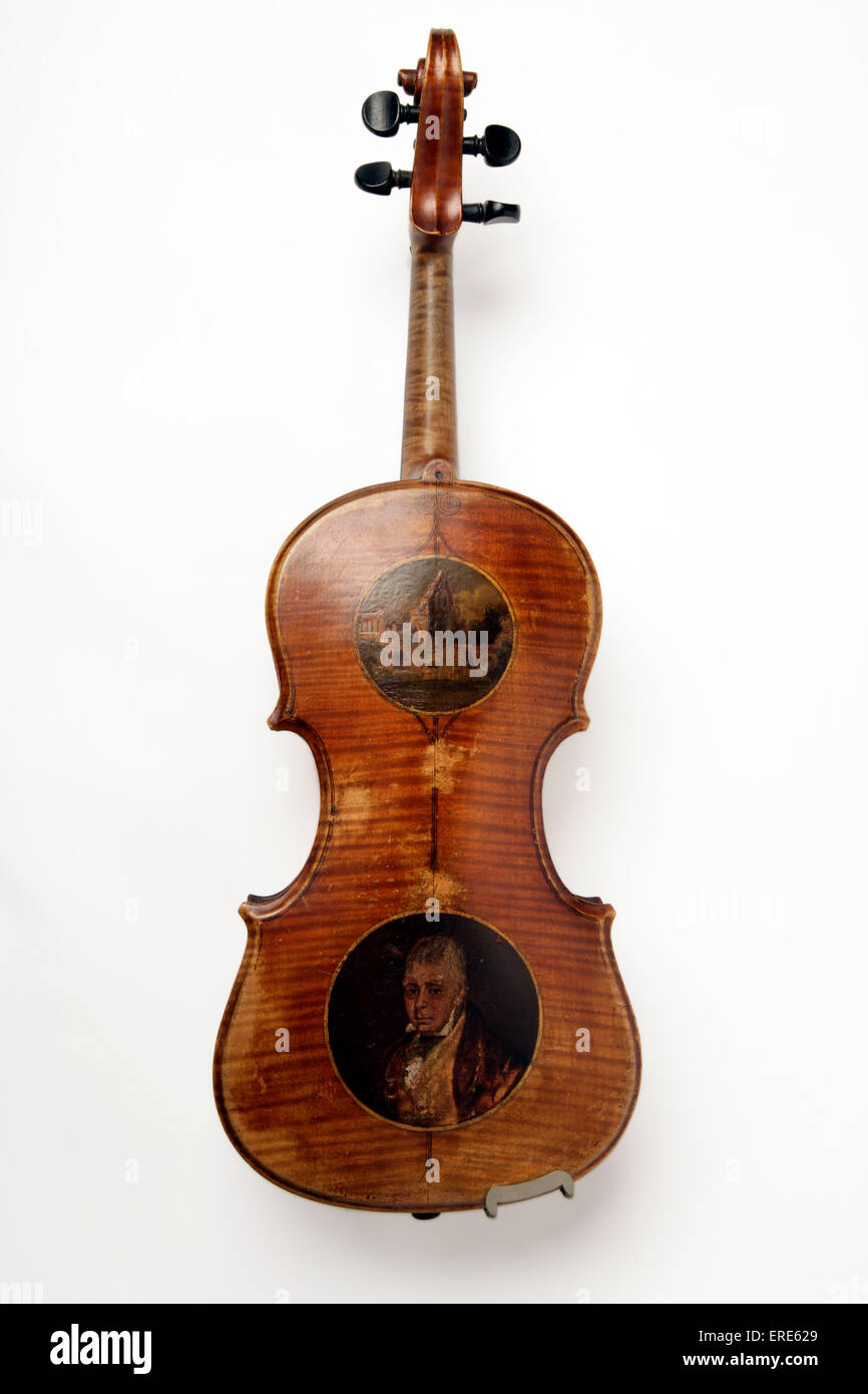 Decorated violin fotografías e imágenes de alta resolución - Alamy